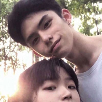 情侣头像真人一人一半男女分开两张 好看的情侣头像图片真人 一人一半