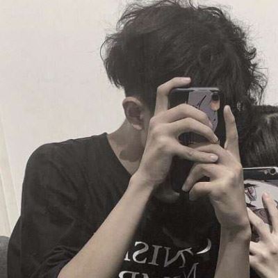 情头手机挡脸一人一张 情头手机挡脸头像