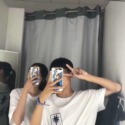 情头手机挡脸一人一张 情头手机挡脸头像