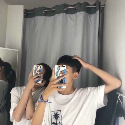 情头手机挡脸一人一张 情头手机挡脸头像