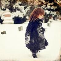 雪地女生头像 雪地女孩背影唯美图片