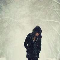 雪地女生头像 雪地女孩背影唯美图片