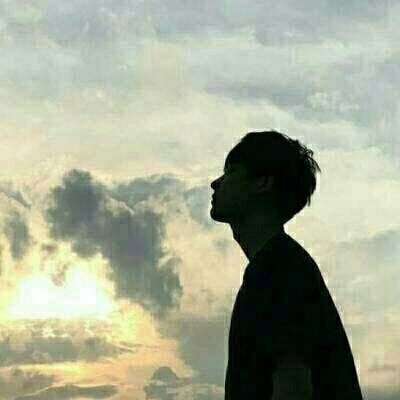 情侣头像海边夕阳背影一男一女 男生 情侣头像夕阳海边侧颜