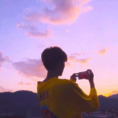 情侣头像海边夕阳背影一男一女 男生 情侣头像夕阳海边侧颜