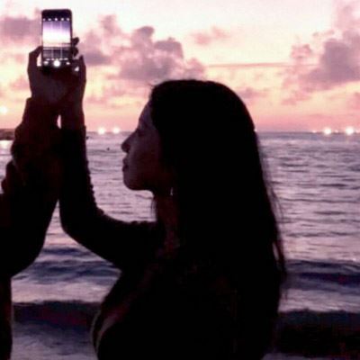 情侣头像海边夕阳背影一男一女 男生 情侣头像夕阳海边侧颜