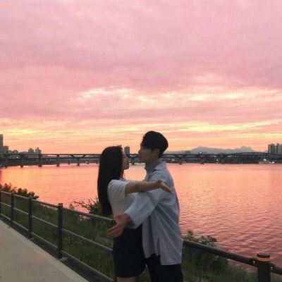 情侣头像海边夕阳背影一男一女 男生 情侣头像夕阳海边侧颜