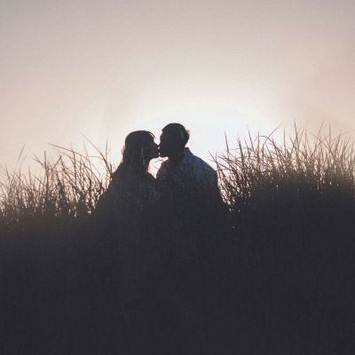 夕阳下的情侣头像 夕阳下的情侣头像一左一右