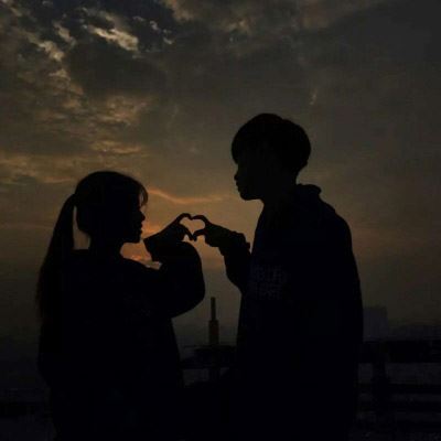夕阳下的情侣头像 夕阳下的情侣头像一左一右