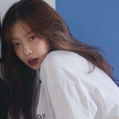 蓝系女生头像唯美真人 蓝色系个性女生头像