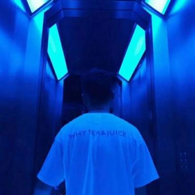 情侣头像不明显的一男一女 情侣头像一半一张不明显