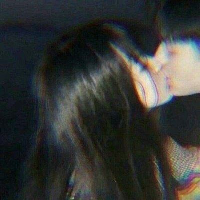情侣头像 接吻 一人一半 微信情侣头像一人一半