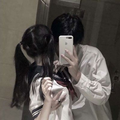 情侣头像 接吻 一人一半 微信情侣头像一人一半
