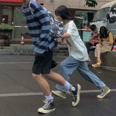 情侣头像背影一男一女一对 情侣背影头像图片一男一女仰望星空