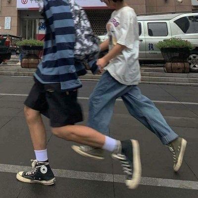 情侣头像背影一男一女一对 情侣背影头像图片一男一女仰望星空