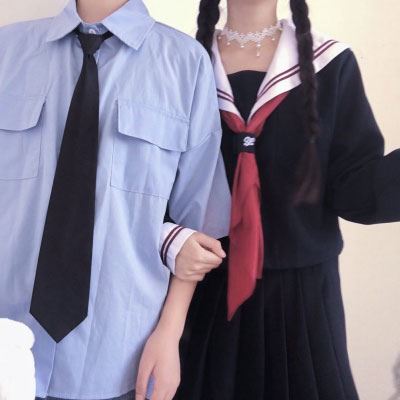 情侣头像牵手的只有手 牵手的情头一人一半