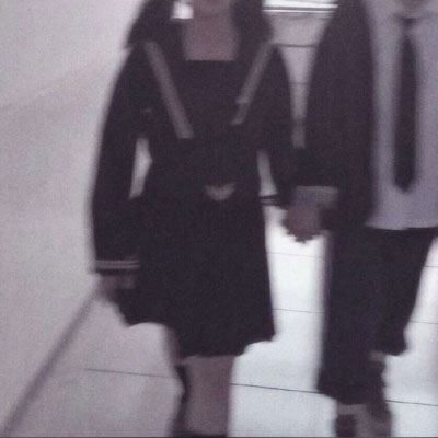 情侣头像牵手的只有手 牵手的情头一人一半