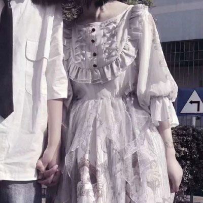 情侣头像牵手的只有手 牵手的情头一人一半