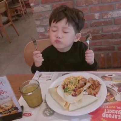 情侣头像小孩儿个性一对两张 个性孩子情头一对两张