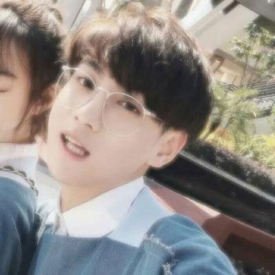 微信头像 情侣 左一右 一人一半的情侣头像 一左一右