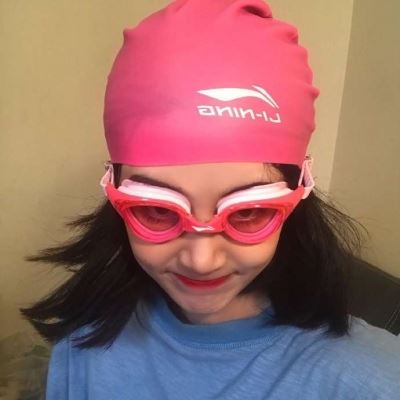 戴墨镜沙雕女头像 网红头像沙雕眼镜