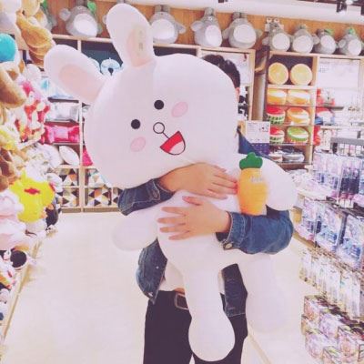 看起来毫无关系的情侣头像 情侣头像另一半不是人的