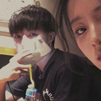 不明显的情侣头像一对真人 情侣头像一半一张 真人