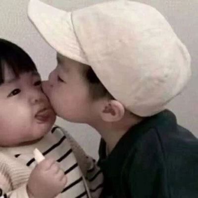 小孩情侣头像超萌一对 左一右 个性真人 情侣头像卡通呆萌一对 左一右