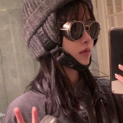 戴墨镜沙雕女头像 网红头像沙雕眼镜