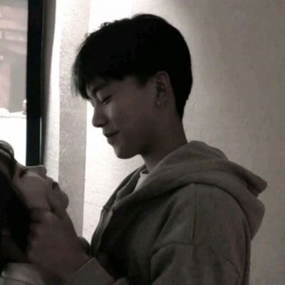 两个人的情侣头像一对两张 情侣图片一张图两个人