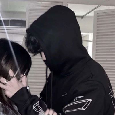 两个人的情侣头像一对两张 情侣图片一张图两个人