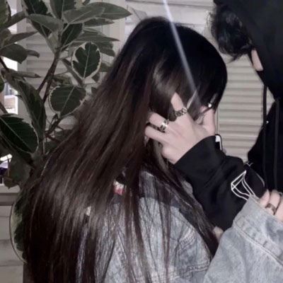 两个人的情侣头像一对两张 情侣图片一张图两个人