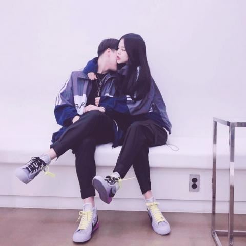 最新情侣头像一人一张 真人 亲亲 qq情侣头像一人一张