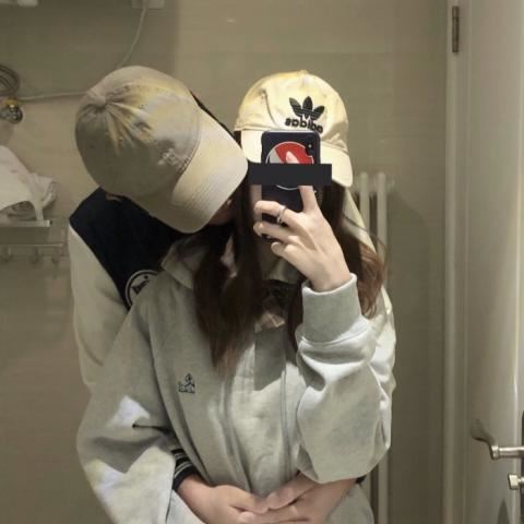 最新情侣头像一人一张 真人 亲亲 qq情侣头像一人一张