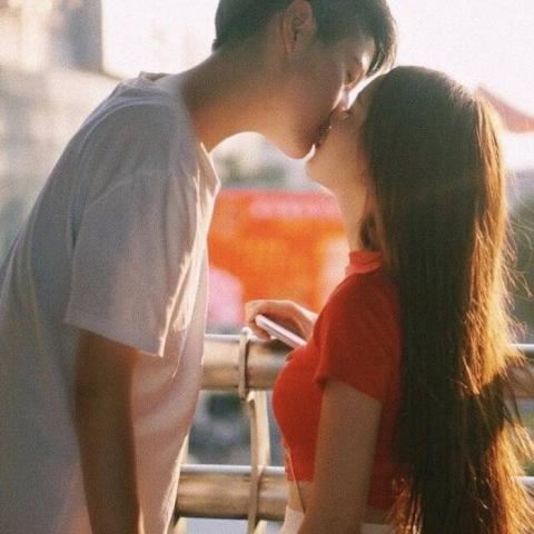 情侣头像两人一对 情侣拥抱图片 接吻头像一对
