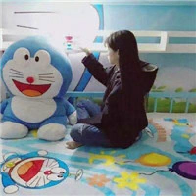 坐在草坪上女生头像背影 坐着的情侣头像