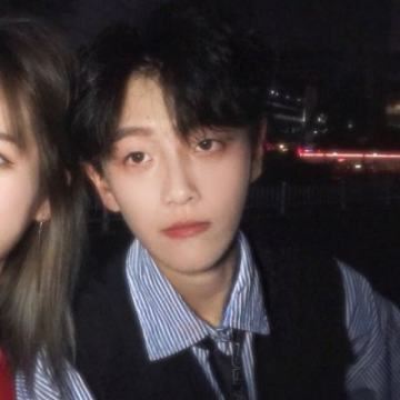 情侣头像真人一人一半 情侣头像真人一人一半动漫