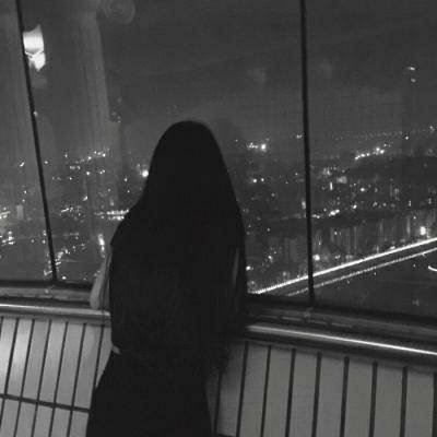 个性黑白情侣头像背影 情侣头像