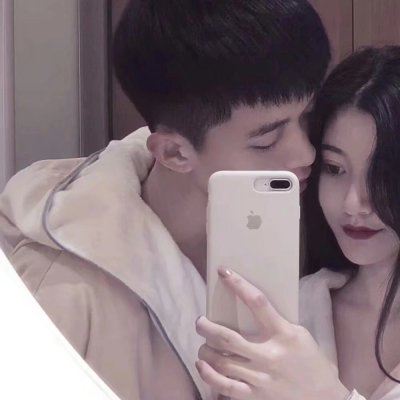 手机挡脸情侣头像大全 单人 情侣头像用手机挡脸
