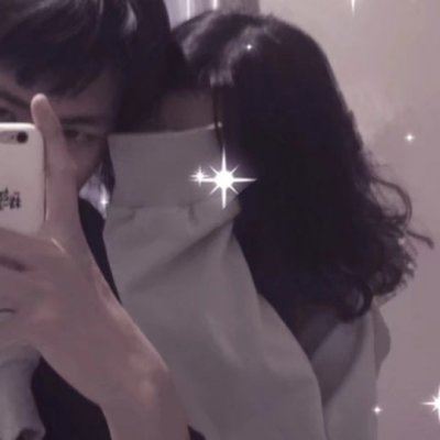 手机挡脸情侣头像大全 单人 情侣头像用手机挡脸