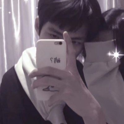 手机挡脸情侣头像大全 单人 情侣头像用手机挡脸