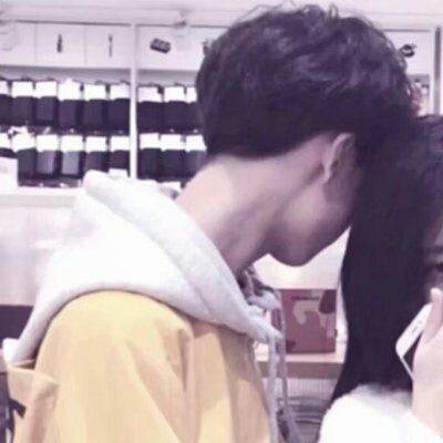 手机挡脸情侣头像大全 单人 情侣头像用手机挡脸