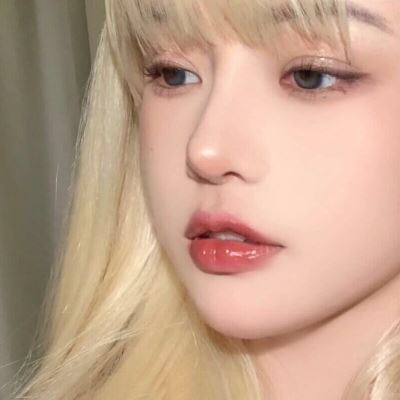 金发头像女生 金色头发图片女生