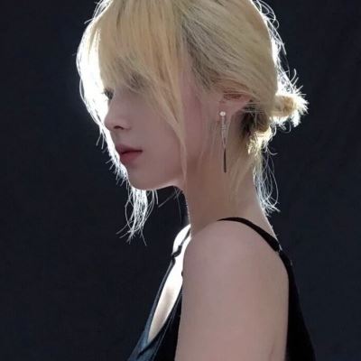 金发头像女生 金色头发图片女生