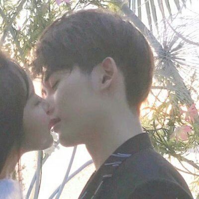 暧昧接吻情侣头像一对两张一张两人 情侣头像亲吻两张