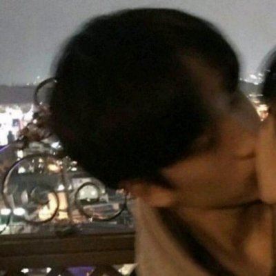暧昧接吻情侣头像一对两张一张两人 情侣头像亲吻两张