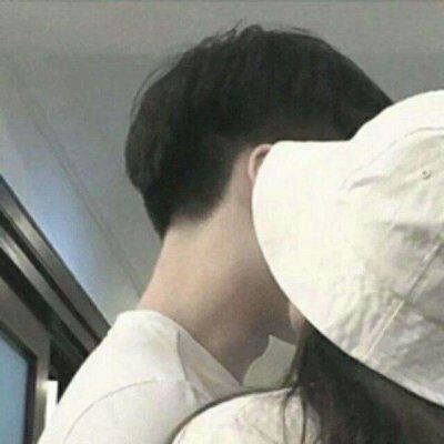 暧昧接吻情侣头像一对两张一张两人 情侣头像亲吻两张
