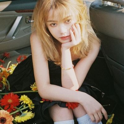 彩色头发女生头像霸气 彩色头发女生头像动漫