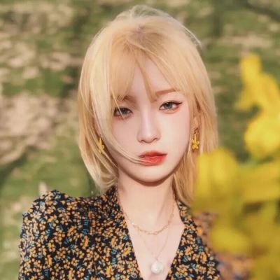 彩色头发女生头像霸气 彩色头发女生头像动漫