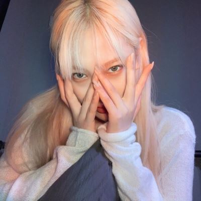 彩色头发女生头像霸气 彩色头发女生头像动漫