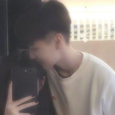拿手机的情侣头像一对 手拿相机的情侣头像